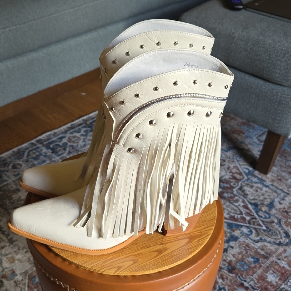 Fringed Cream Women's Boots - Picture 4 of 9